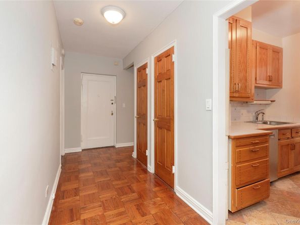 188 Garth Road 1W, Scarsdale NY 10583