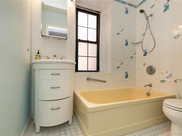 188 Garth Road 1W, Scarsdale NY 10583