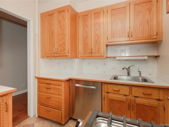 188 Garth Road 1W, Scarsdale NY 10583