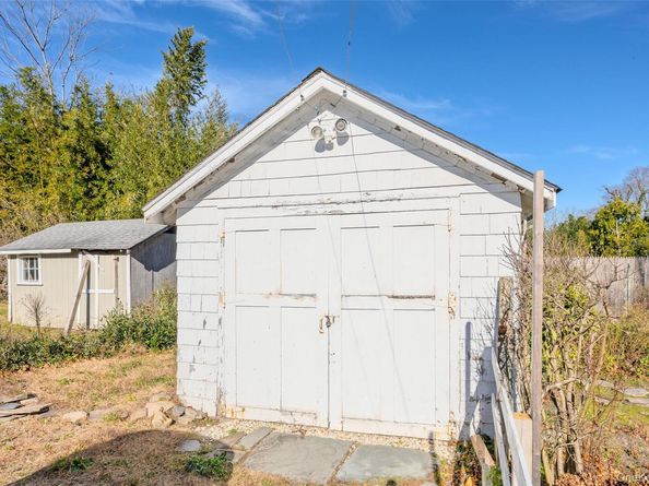 403 Middle Road, Bayport NY 11705