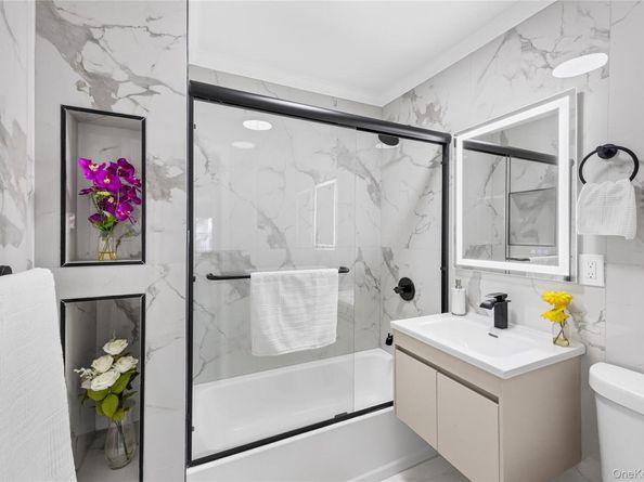 4 Somerset Road N, Amityville NY 11701