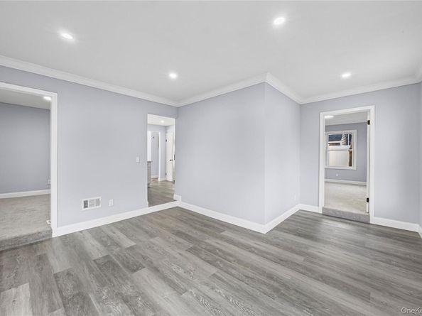 4 Somerset Road N, Amityville NY 11701