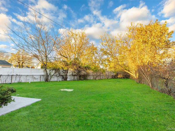 4 Somerset Road N, Amityville NY 11701