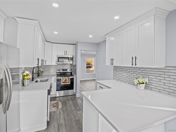 4 Somerset Road N, Amityville NY 11701