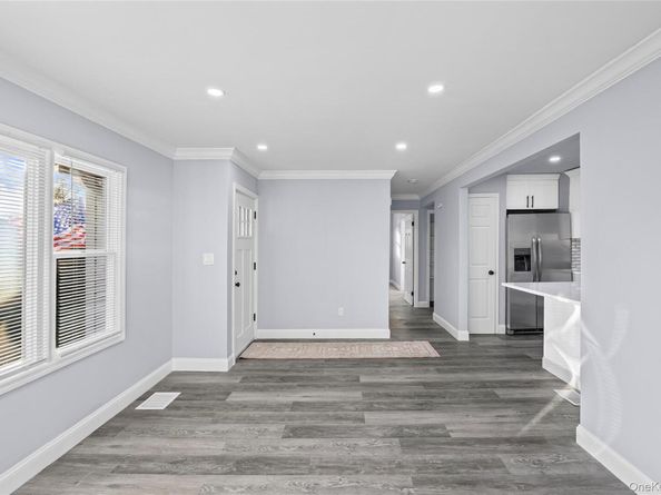 4 Somerset Road N, Amityville NY 11701