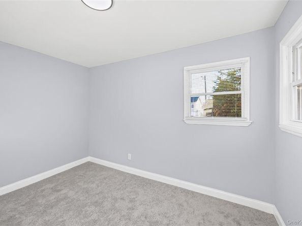 4 Somerset Road N, Amityville NY 11701