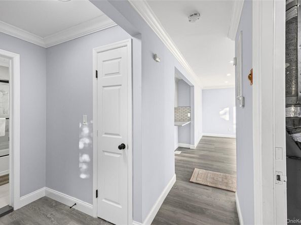 4 Somerset Road N, Amityville NY 11701