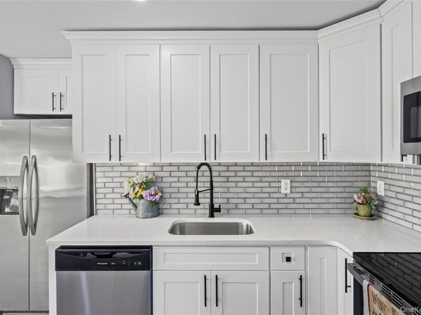 4 Somerset Road N, Amityville NY 11701