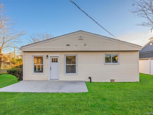 4 Somerset Road N, Amityville NY 11701