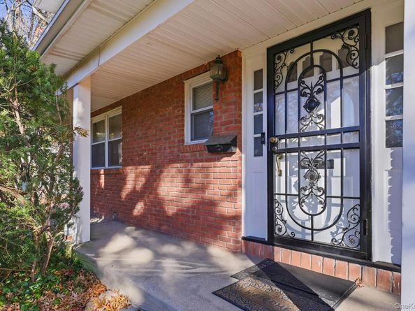 1 Hillcrest Road, Port Washington NY 11050