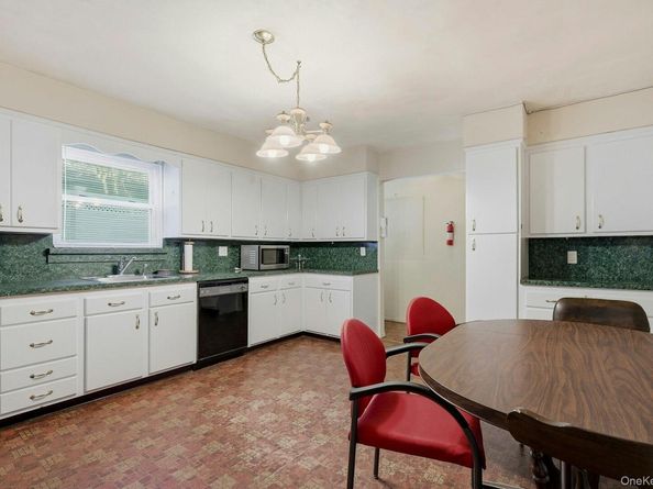 1 Hillcrest Road, Port Washington NY 11050