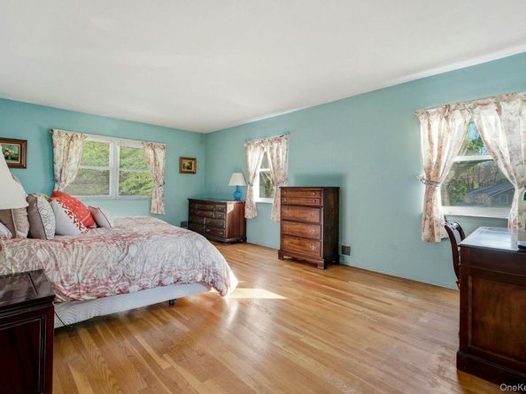 1 Hillcrest Road, Port Washington NY 11050