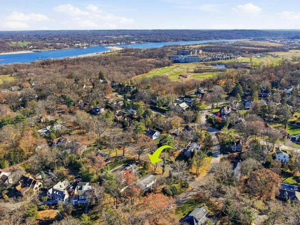 1 Hillcrest Road, Port Washington NY 11050