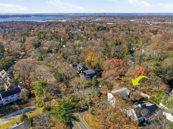 1 Hillcrest Road, Port Washington NY 11050