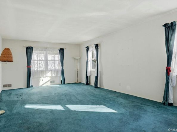 1 Hillcrest Road, Port Washington NY 11050