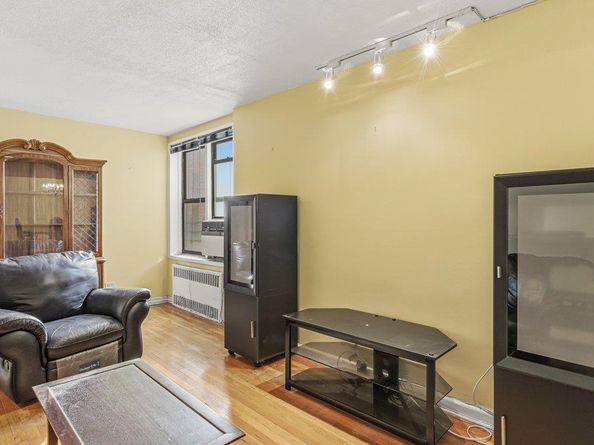 83-35 139 Street 1D, Briarwood NY 11435