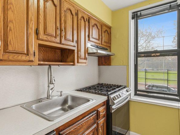 83-35 139 Street 1D, Briarwood NY 11435