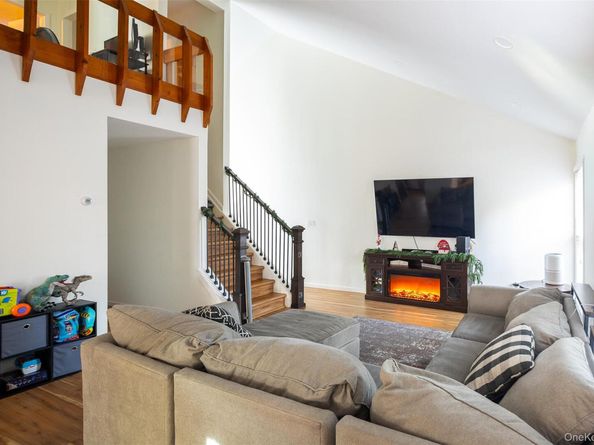 205 Haddon Hollow Court, Middle Island NY 11953