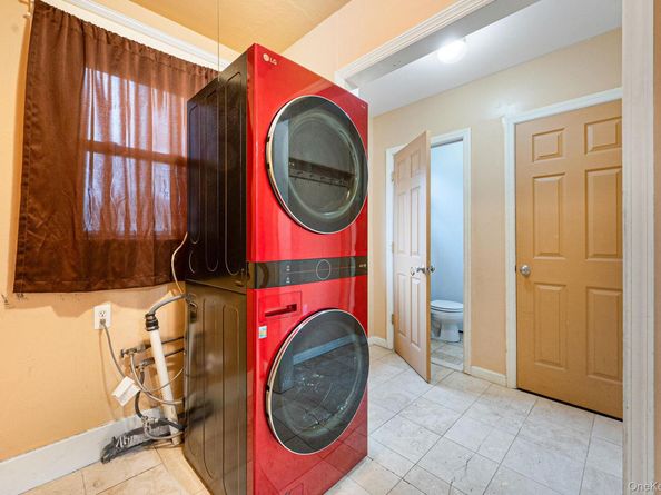 4 3rd Avenue, East Islip NY 11730