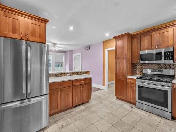 4 3rd Avenue, East Islip NY 11730