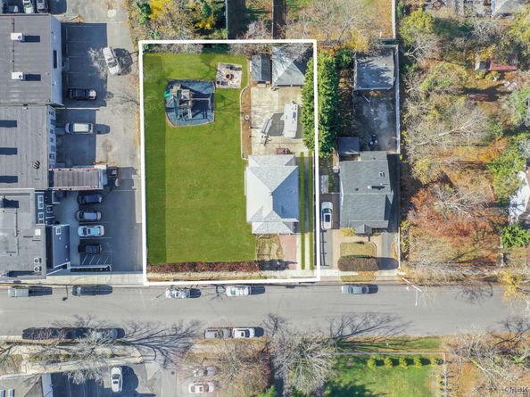 4 3rd Avenue, East Islip NY 11730