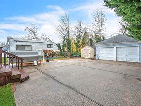 4 3rd Avenue, East Islip NY 11730