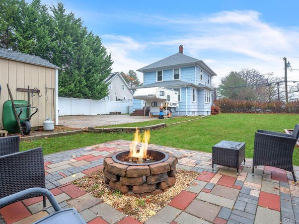 4 3rd Avenue, East Islip NY 11730