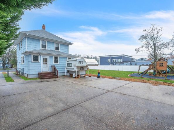 4 3rd Avenue, East Islip NY 11730