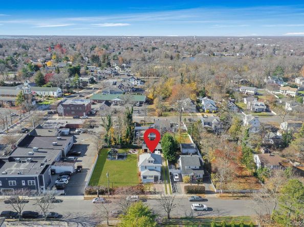 4 3rd Avenue, East Islip NY 11730