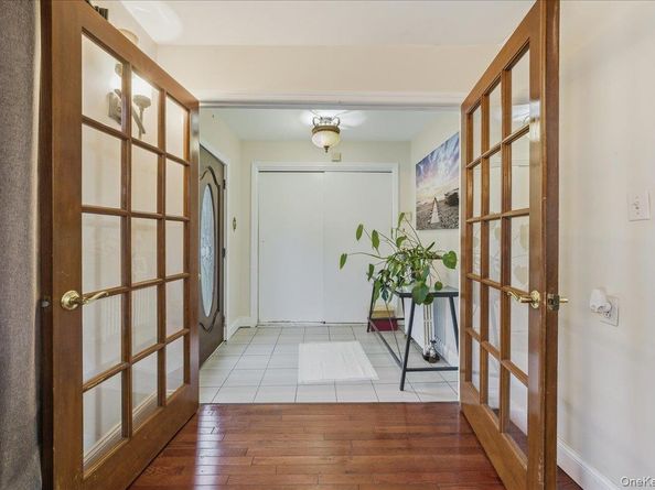 32 Franklin Avenue, Lynbrook NY 11563