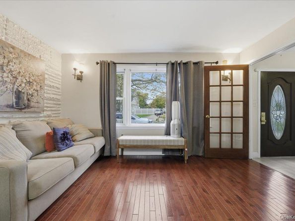 32 Franklin Avenue, Lynbrook NY 11563