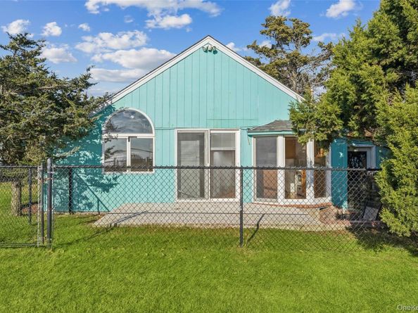 6 Last Lane, Hampton Bays NY 11946