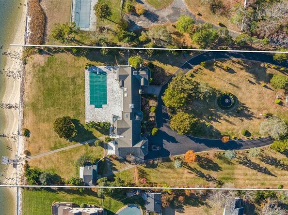 6 Last Lane, Hampton Bays NY 11946