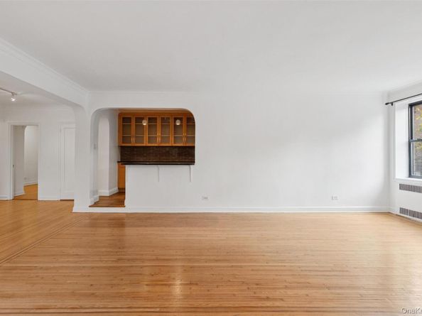 69-40 Yellowstone Boulevard 121, Forest Hills NY 11375