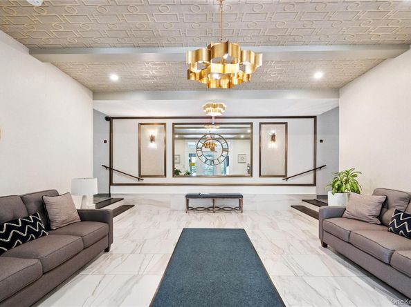 90 Schenck Avenue 2L, Great Neck NY 11021