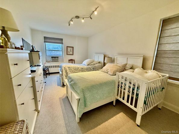 75 S middle neck 4H, Great Neck NY 11021