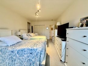 75 S middle neck 4H, Great Neck NY 11021