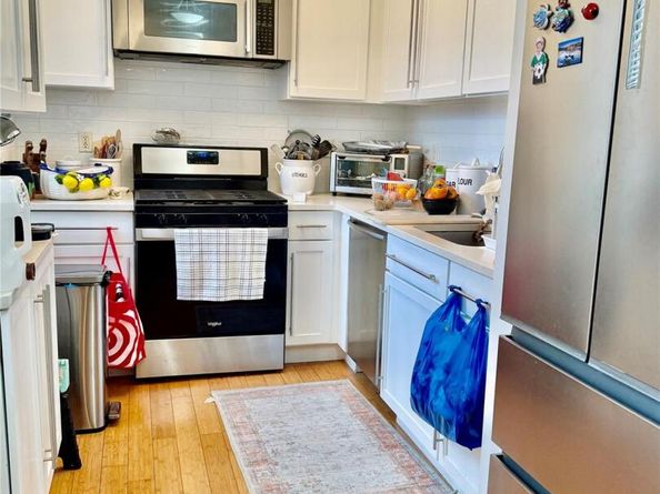 75 S middle neck 4H, Great Neck NY 11021