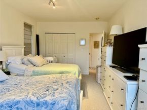 75 S middle neck 4H, Great Neck NY 11021