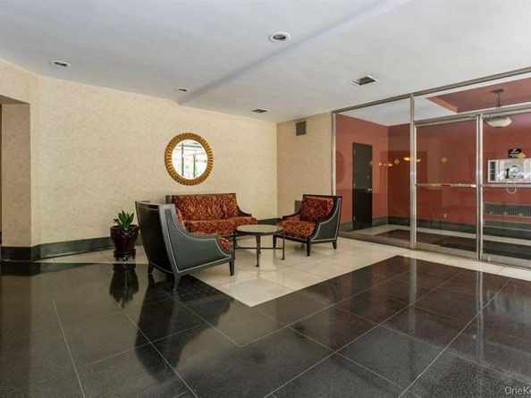 75 S middle neck 4H, Great Neck NY 11021