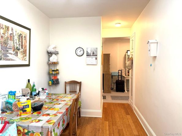 75 S middle neck 4H, Great Neck NY 11021