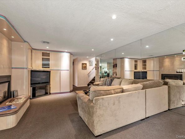 895 Cherry Lane, North Woodmere NY 11581