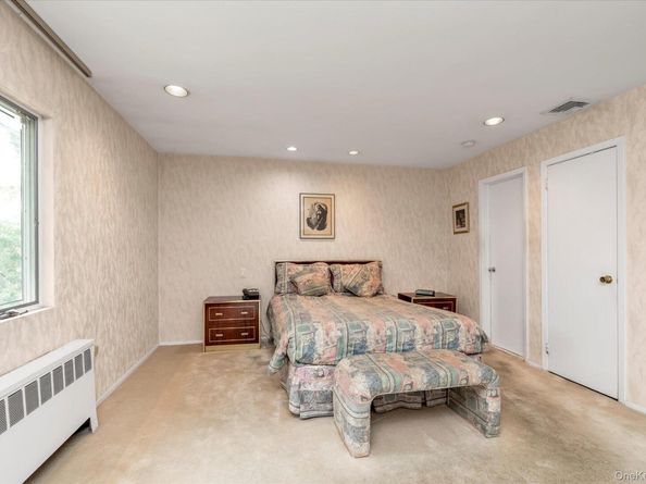 895 Cherry Lane, North Woodmere NY 11581