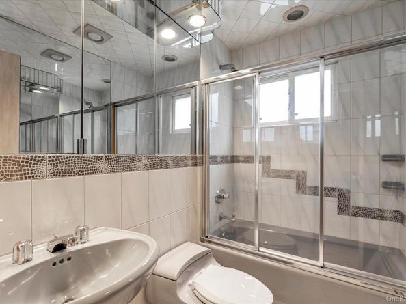 895 Cherry Lane, North Woodmere NY 11581