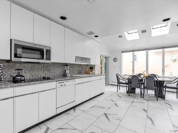 895 Cherry Lane, North Woodmere NY 11581