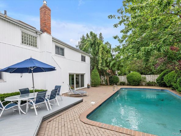 895 Cherry Lane, North Woodmere NY 11581