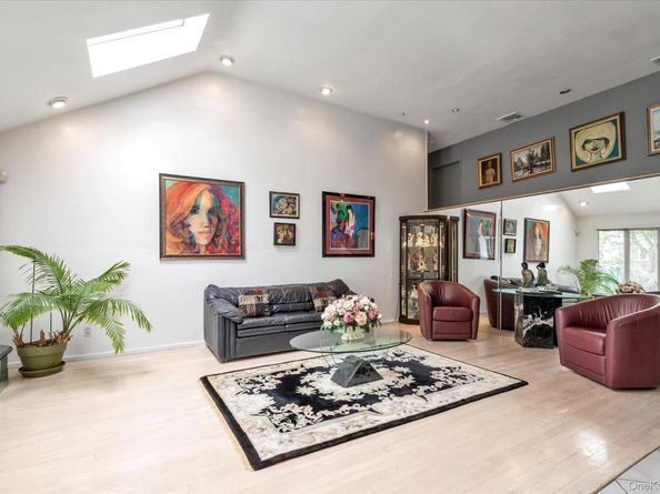 895 Cherry Lane, North Woodmere NY 11581