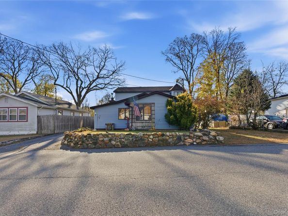 56 Eastview Road, Ronkonkoma NY 11779