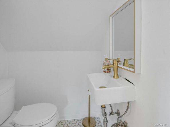 46 Meadow Lane, New Rochelle NY 10805