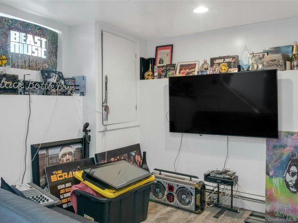 46 Meadow Lane, New Rochelle NY 10805